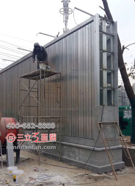 云南省開遠(yuǎn)市大理石宣傳欄落地三面翻廣告牌案例施工圖片