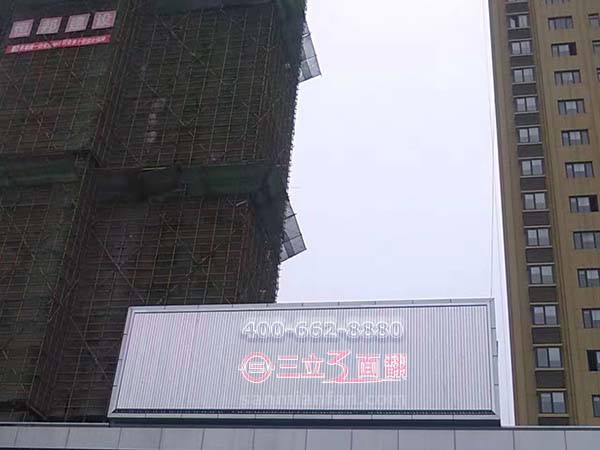 江蘇無錫惠山裙樓頂三面翻室外平直廣告牌案例施工圖片