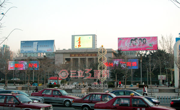 山東省煙臺(tái)市芝罘區(qū)人才市場(chǎng)樓頂三面翻廣告牌案例施工圖片